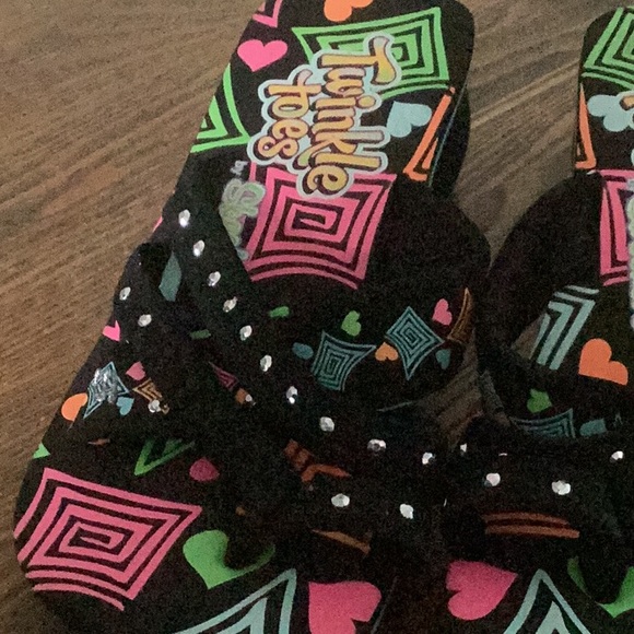🍁5/$25🎃 Skechers Twinkle Toes Sandals Girls Size 2? - Picture 2 of 3